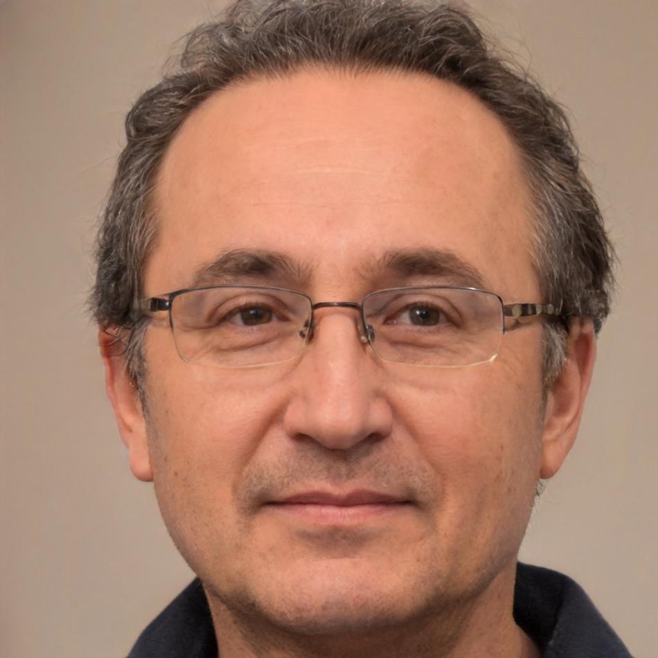 Conseiller financier accompagnant un client